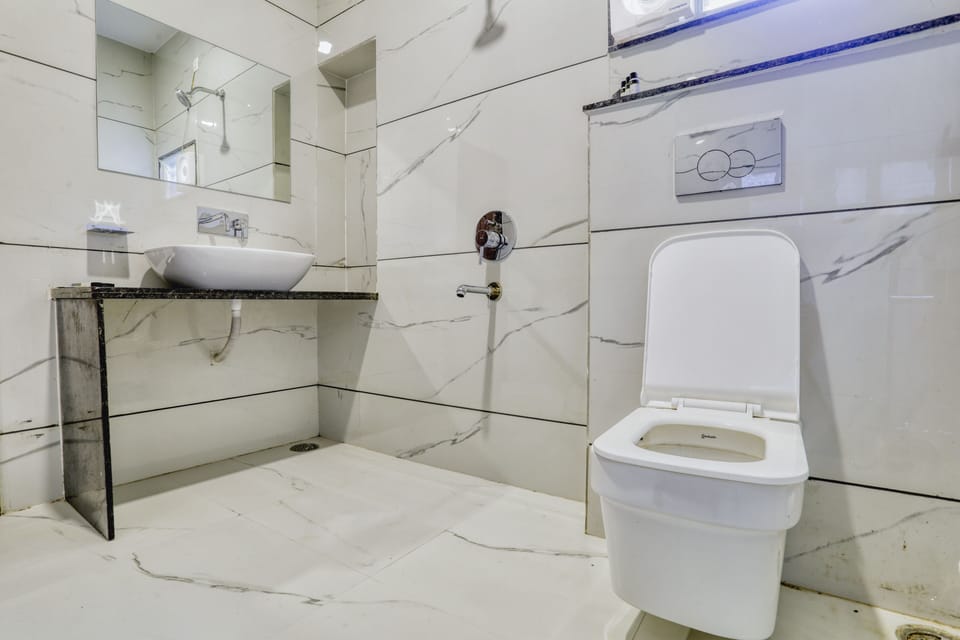 Deluxe Room, 1 Double Bed | Desk, blackout drapes, soundproofing, iron/ironing board (on request)