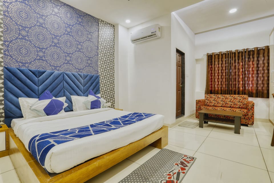 Executive Room | Desk, blackout drapes, soundproofing, iron/ironing board (on request)