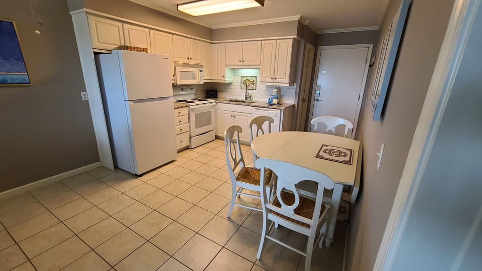 Wonderful, open kitchen area!