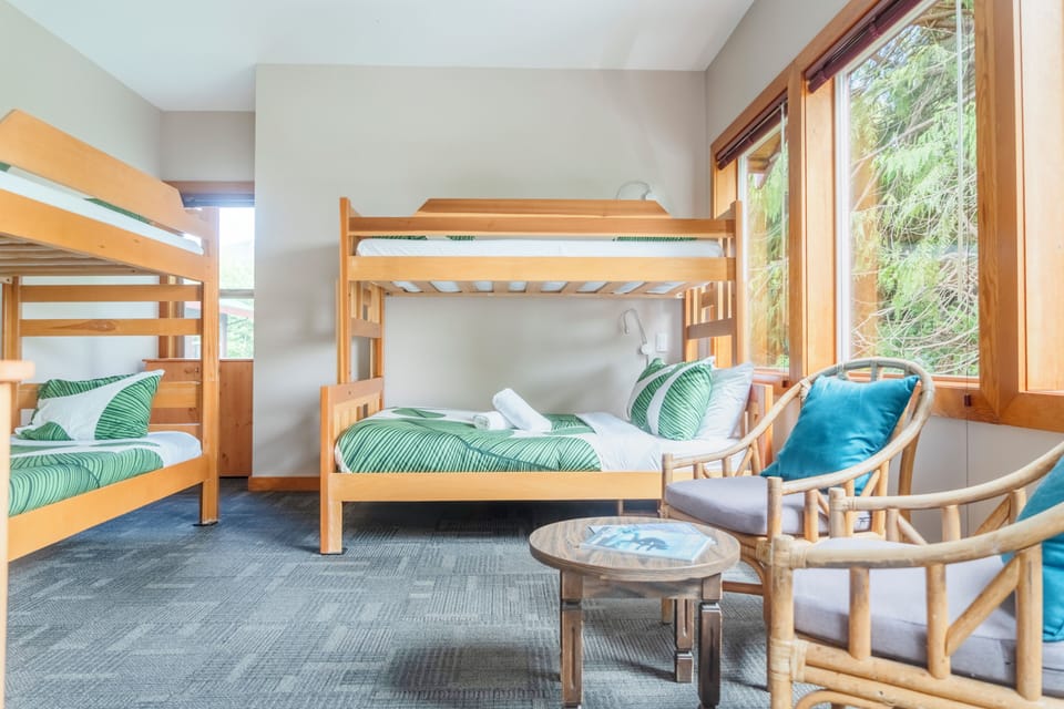 Private room with full bathroom, balcony and cove views | Free WiFi, bed sheets