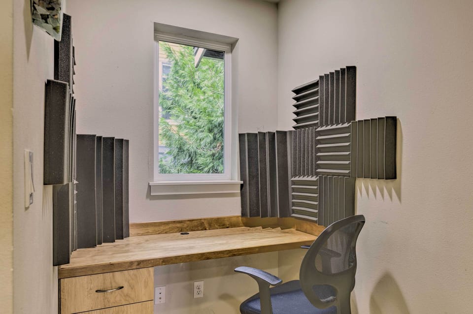 Desk Area | 2nd Floor