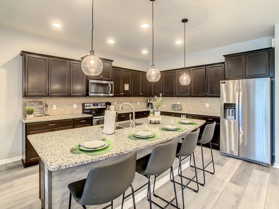 Full Modern Kitchen With Breakfast Counter