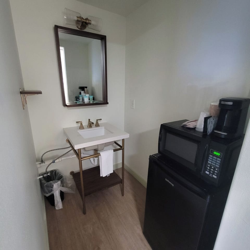 Standard Triple Room, Multiple Beds, Non Smoking, Balcony | Free WiFi, bed sheets