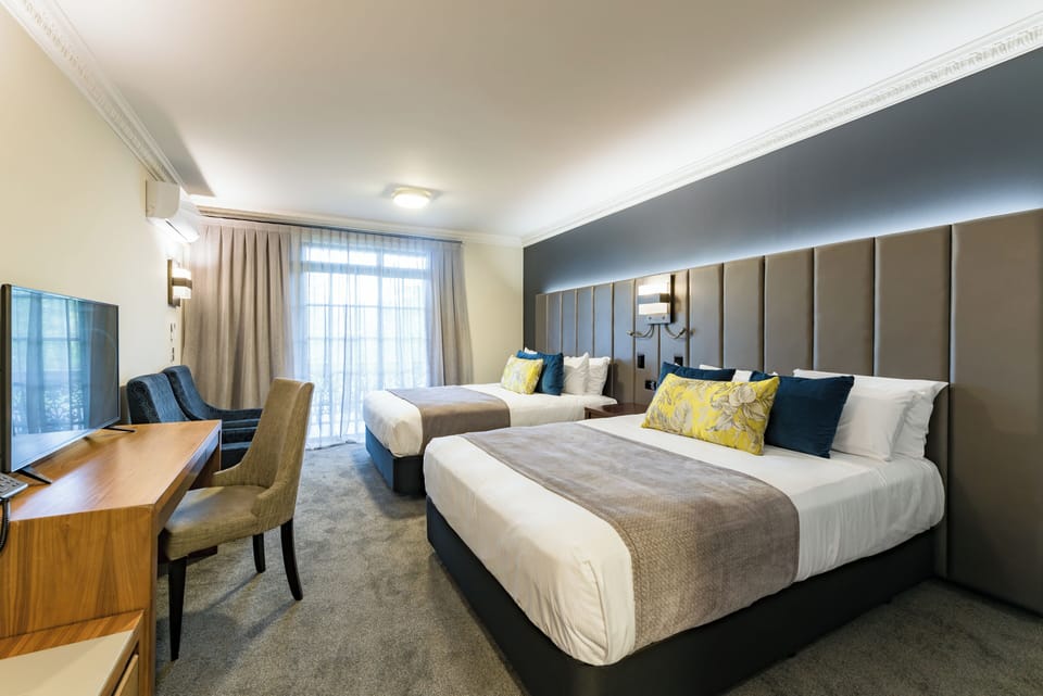 Deluxe Twin Room | In-room safe, desk, laptop workspace, soundproofing