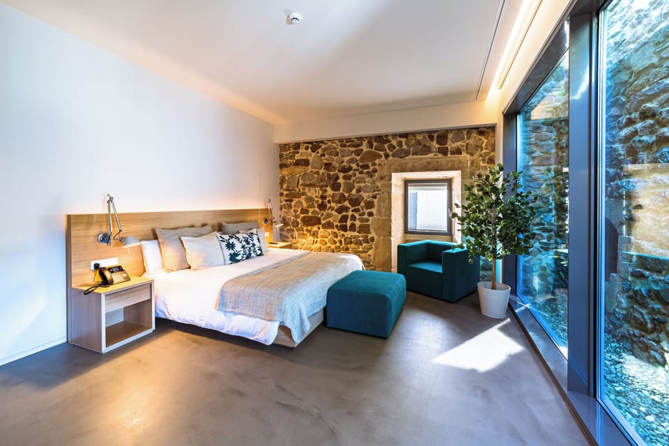 Premium bedding, down comforters, minibar, individually decorated
