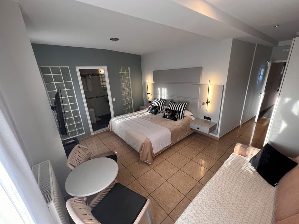 Minibar, in-room safe, individually furnished, desk