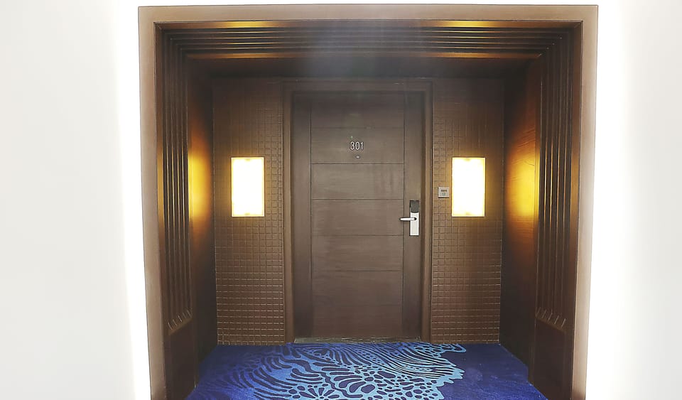 Executive Suite, 1 Double Bed | Memory foam beds, free minibar, in-room safe, desk