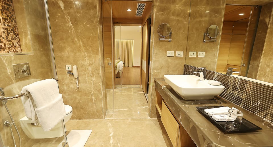 Executive Suite, 1 Double Bed | Bathroom | Shower, hair dryer, slippers, towels