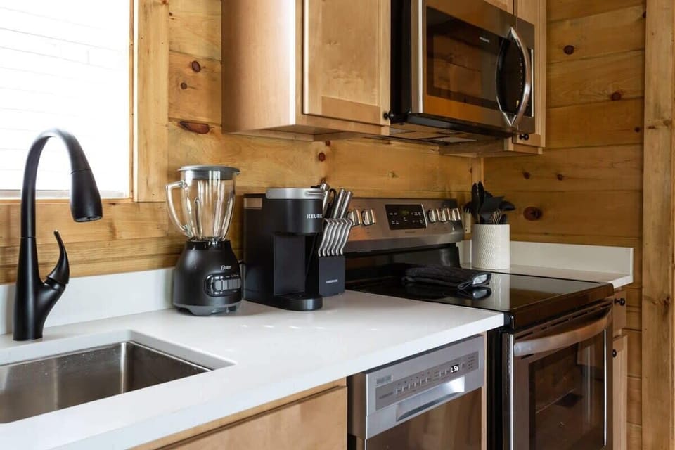 Amenities! Keurig And Regular Drip Coffee Makers! (bring coffee)