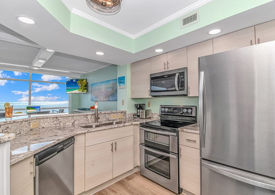Full kitchen