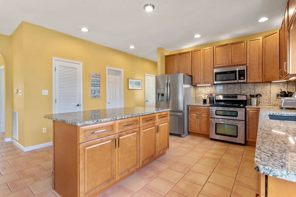 CH104: Inlet Palms | Main House - Mid Level Kitchen
