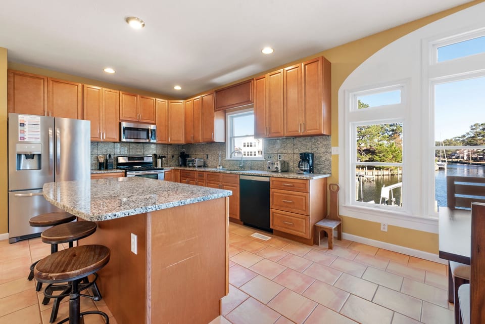 CH104: Inlet Palms | Main House - Mid Level Kitchen