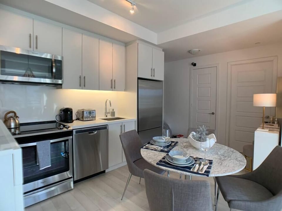 Fully equipped kitchen & dining, perfect for meals and entertaining home style