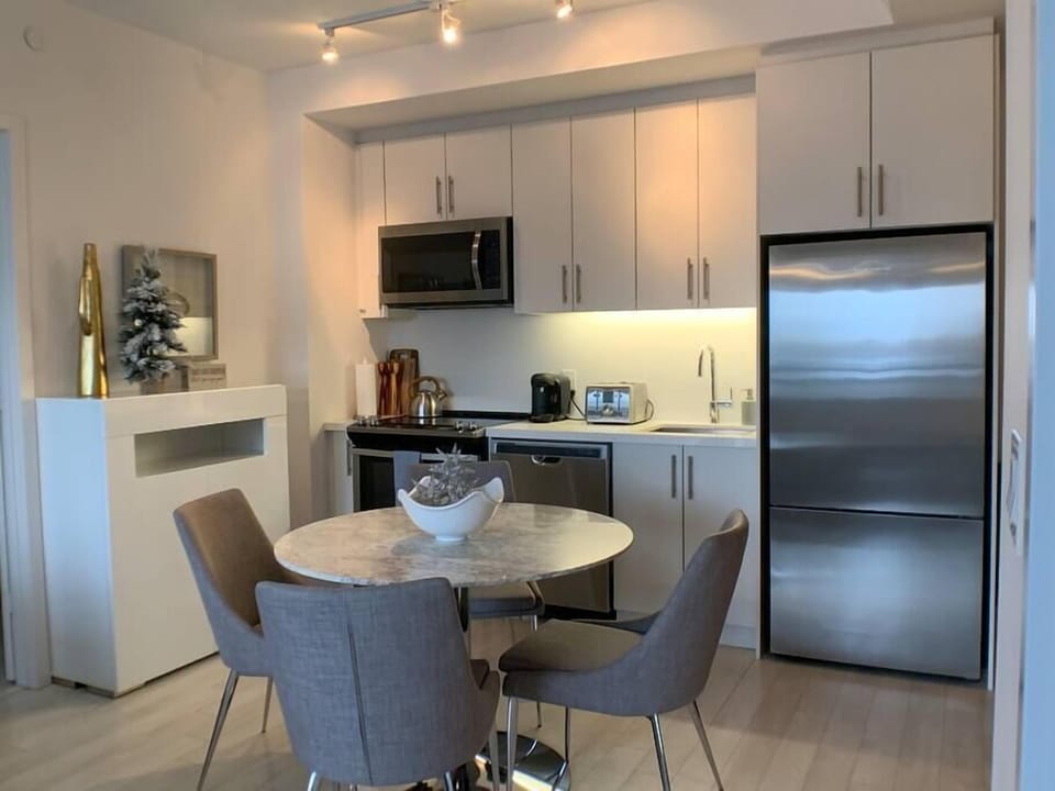Bright, modern kitchen with full appliances & dining space. Cook, Dine & Relax