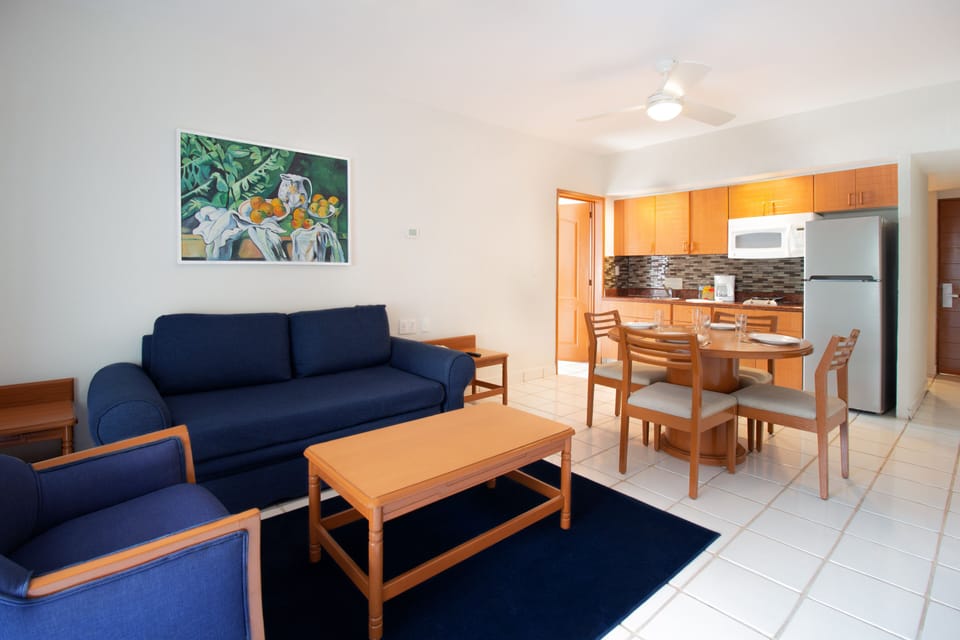 Suite, 1 Bedroom | Living room | 32-inch flat-screen TV with cable channels, TV