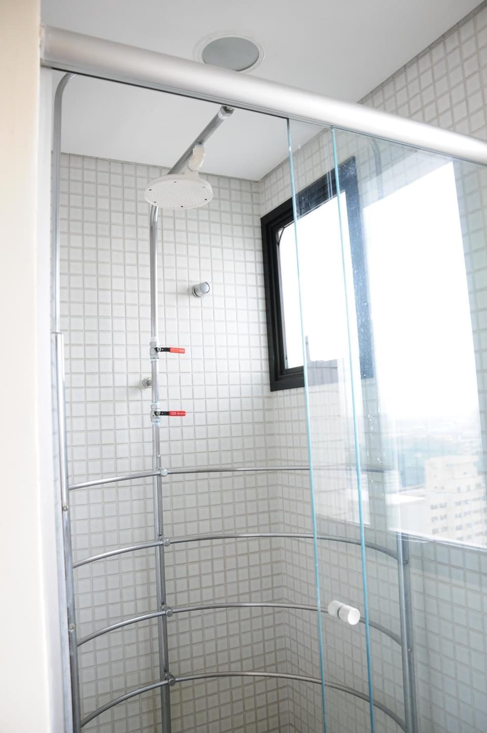 Shower, free toiletries, towels