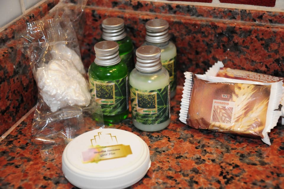 Shower, free toiletries, towels