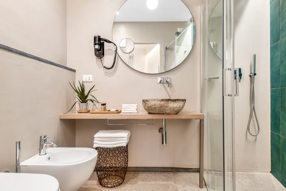 Classic Double Room | Bathroom | Shower, rainfall showerhead, designer toiletries, hair dryer