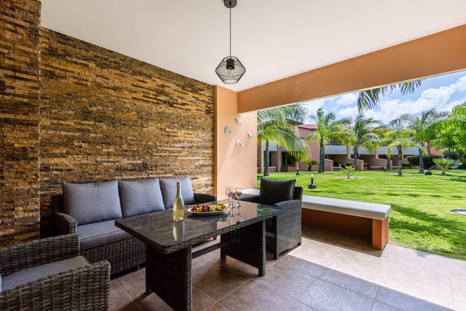Lush Lounge area at private patio of the 3BR Condo in Oranjestad Aruba - Embrace a relaxed atmosphere in the great outdoors - A place to relax and socialize - Amazing views