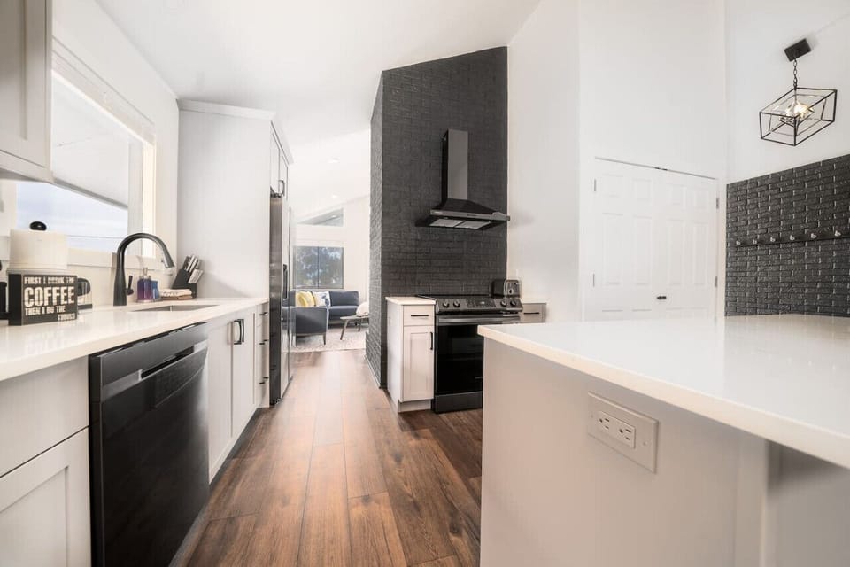 “First Airbnb ever and it was perfect. Super responsive host.” – Brandon