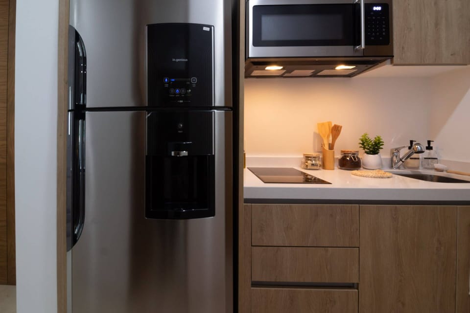 Family Room | Private kitchen | Fridge, microwave, stovetop, coffee/tea maker