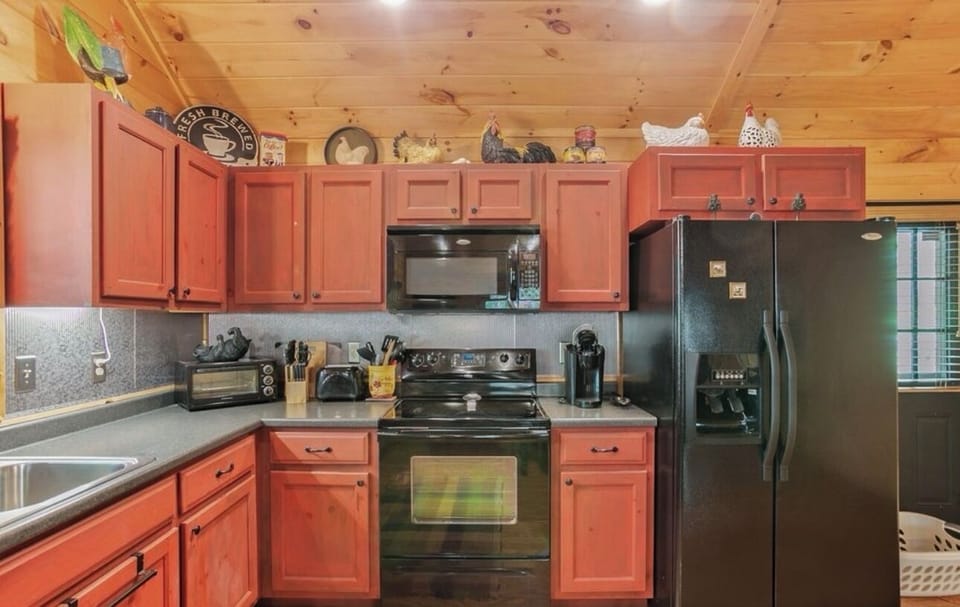 Full kitchen