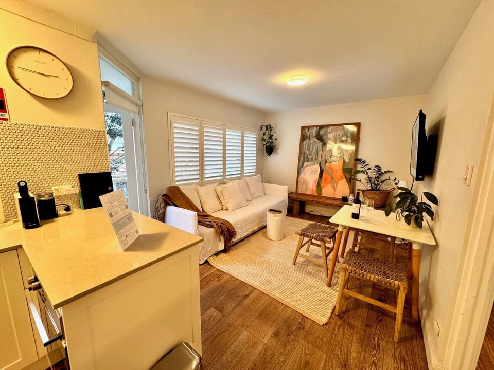 Open plan beachside living with separate bedroom in Manly