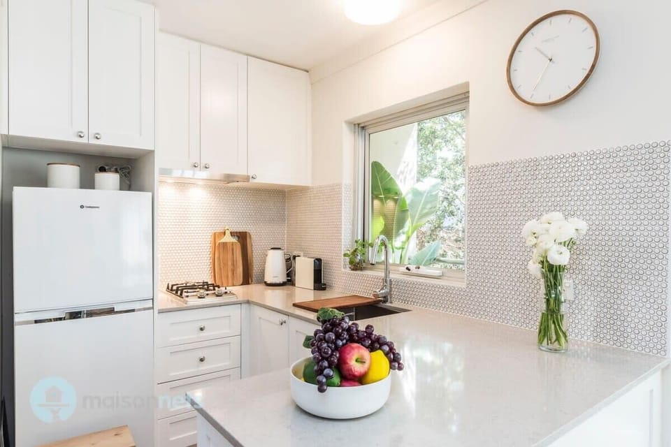 -Full size kitchen