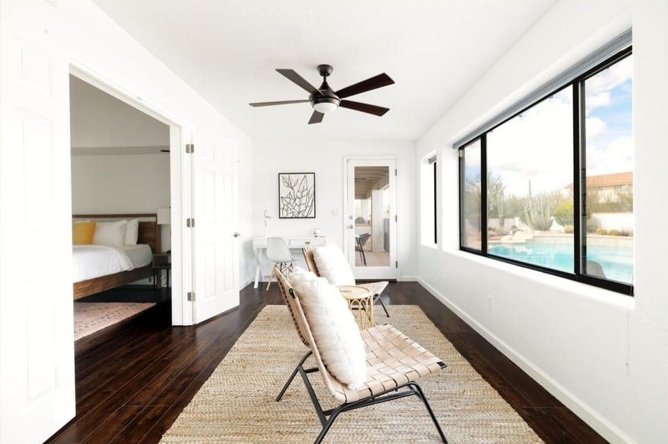 Dedicated work space with a desk in the Arizona room. 