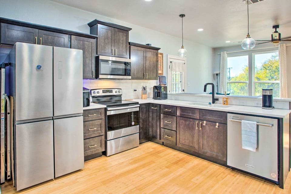 Kitchen | Cooking Basics | Spices | Paper Towels/Trash Bags Provided