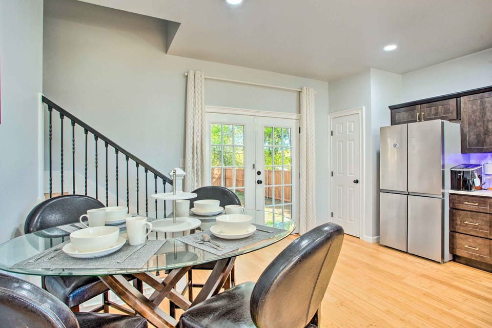 Dining Area | Dishware/Flatware Provided