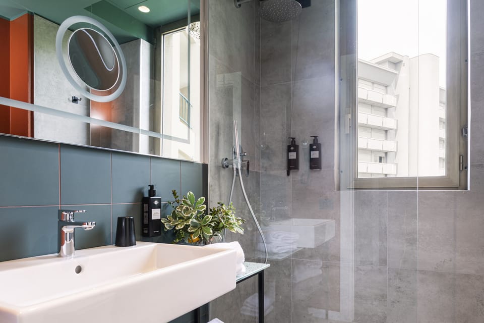 Standard Apartment | Bathroom | Shower, eco-friendly toiletries, hair dryer, bidet