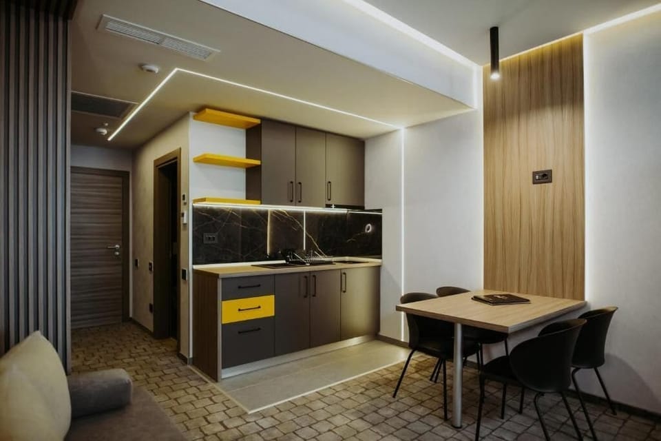 Luxury Studio | Down comforters, in-room safe, blackout drapes, soundproofing