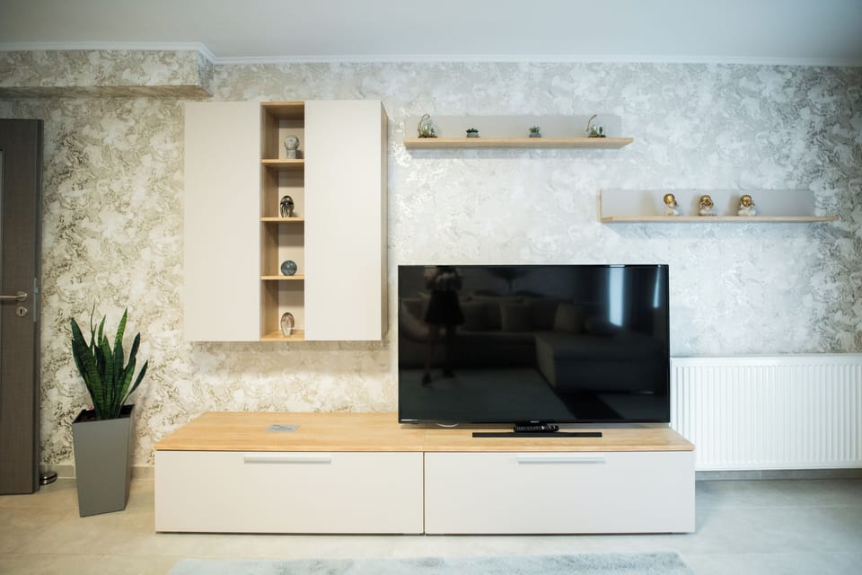 Deluxe Apartment, 1 Bedroom, Refrigerator & Microwave, Annex Building | Living area
