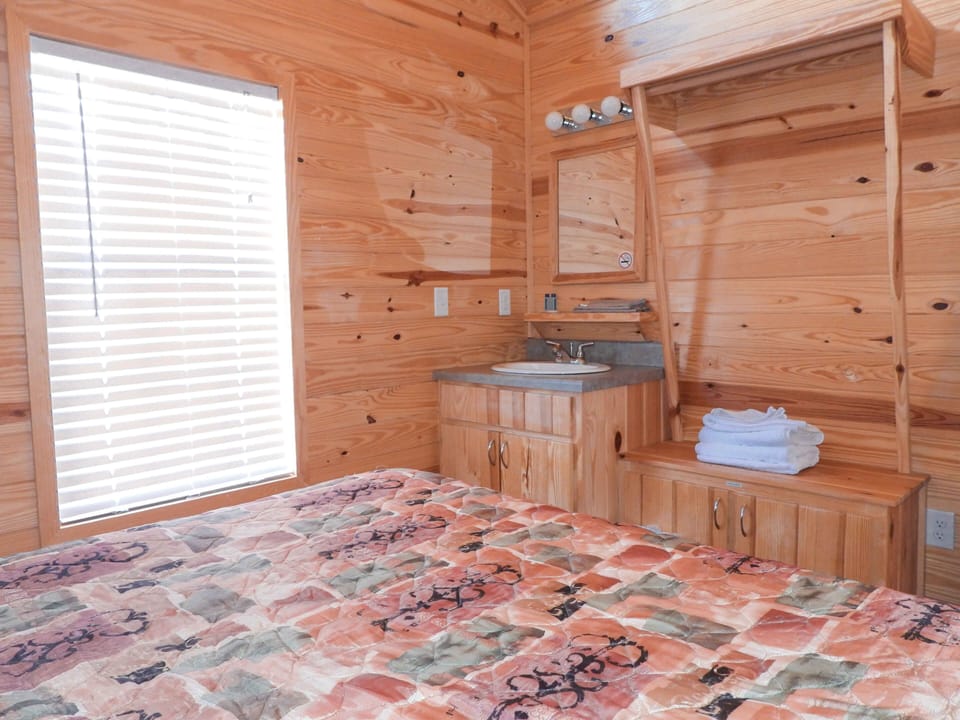 Queen Bedroom