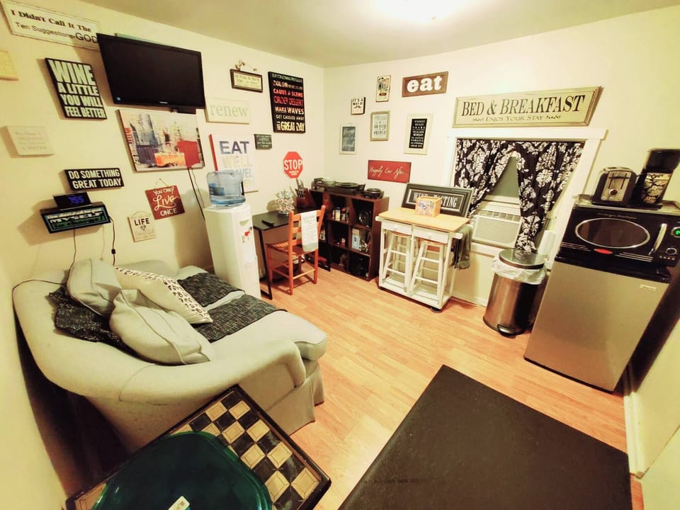 Shared Dormitory, 1 Bedroom | Living area