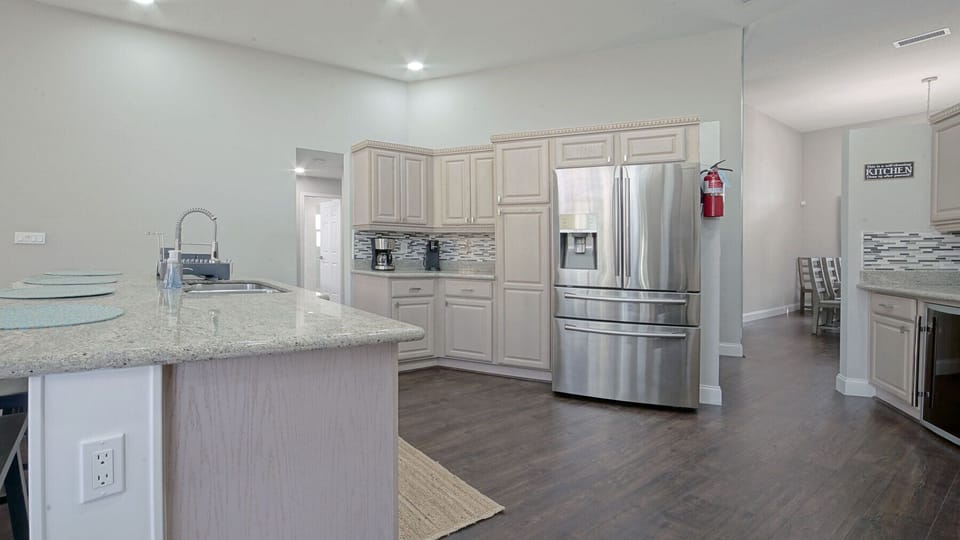 Full Kitchen 