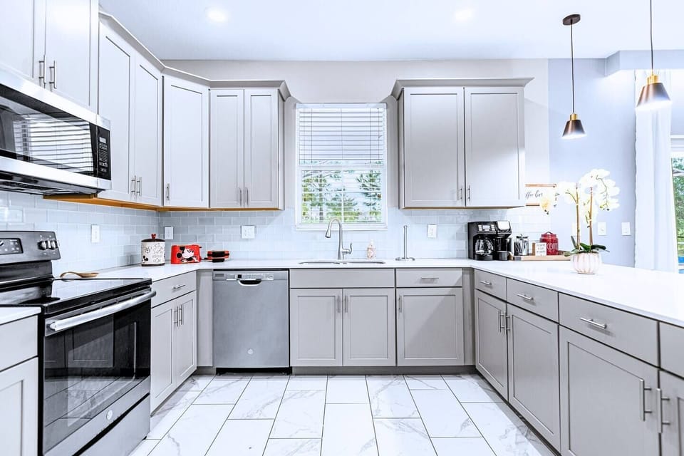 Cooking in this fully equipped kitchen will be a delight!