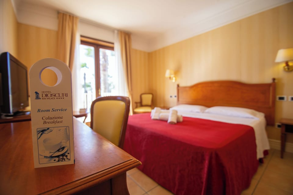 Deluxe Double Room, 1 Double or 2 Twin Beds, Balcony, Sea View | Minibar, in-room safe, desk, blackout drapes