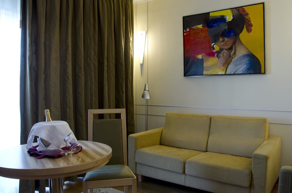 Standard Double or Twin Room | In-room safe, desk, blackout drapes, soundproofing