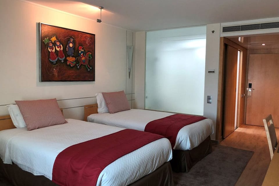 Standard Double or Twin Room | In-room safe, desk, blackout drapes, soundproofing
