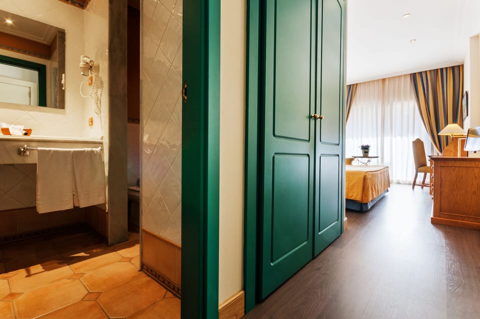 Minibar, in-room safe, desk, blackout drapes