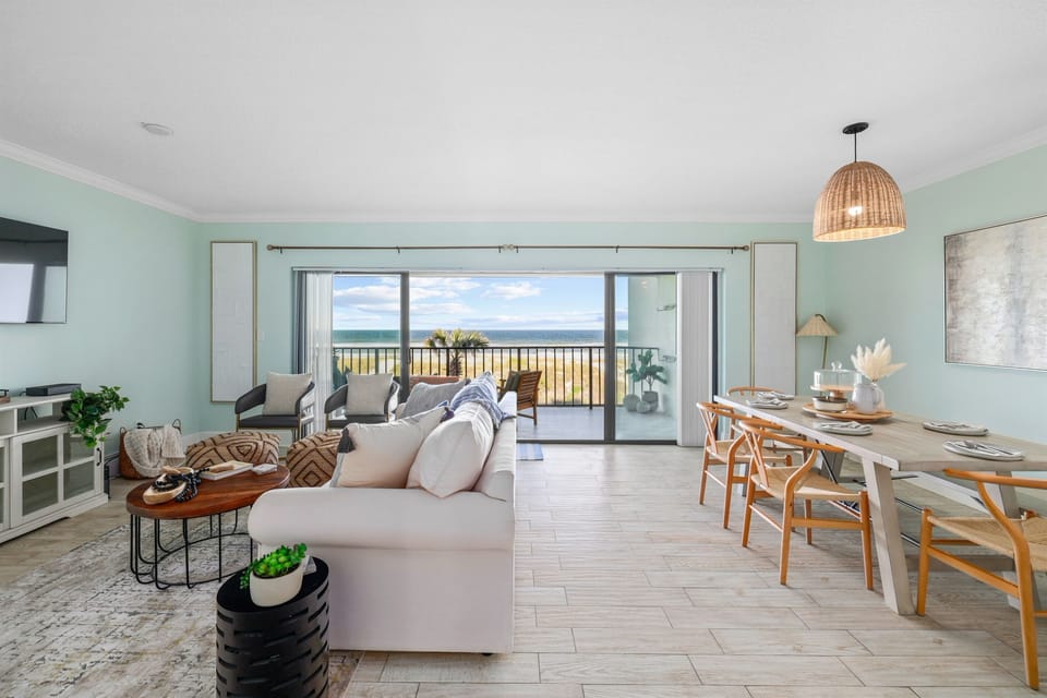 Open-concept living and dining area (Villa 2)
