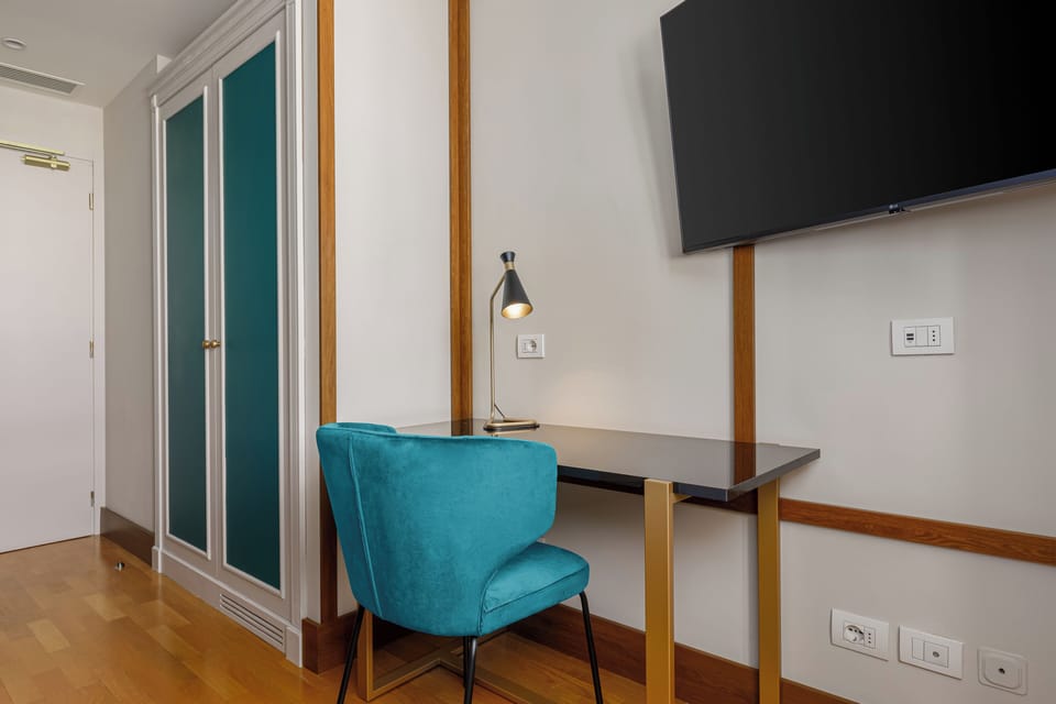 Standard Single Room | Minibar, in-room safe, blackout drapes, soundproofing