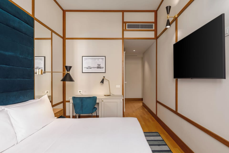 Standard Double or Twin Room | Minibar, in-room safe, blackout drapes, soundproofing