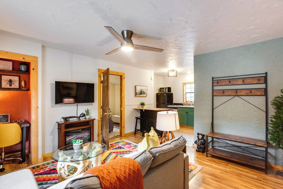 Living Room | Smart TV | Fireplace | Full Sleeper Sofa