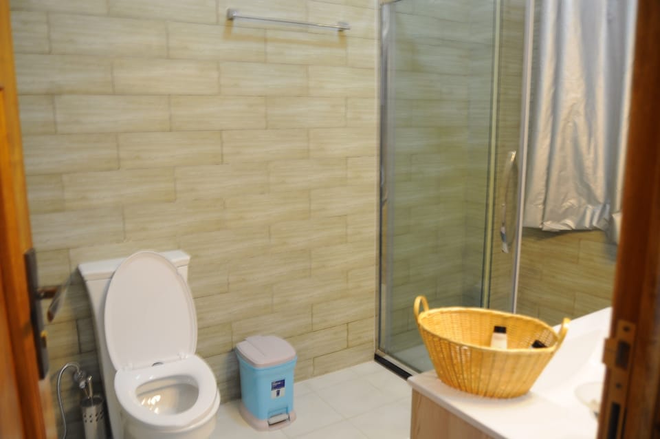 Room, 1 Bedroom, Balcony, Garden View | Bathroom amenities