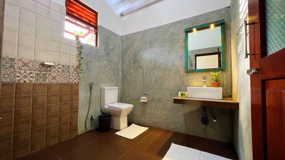 Apartment, 2 Bedrooms, Accessible, Smoking | Bathroom