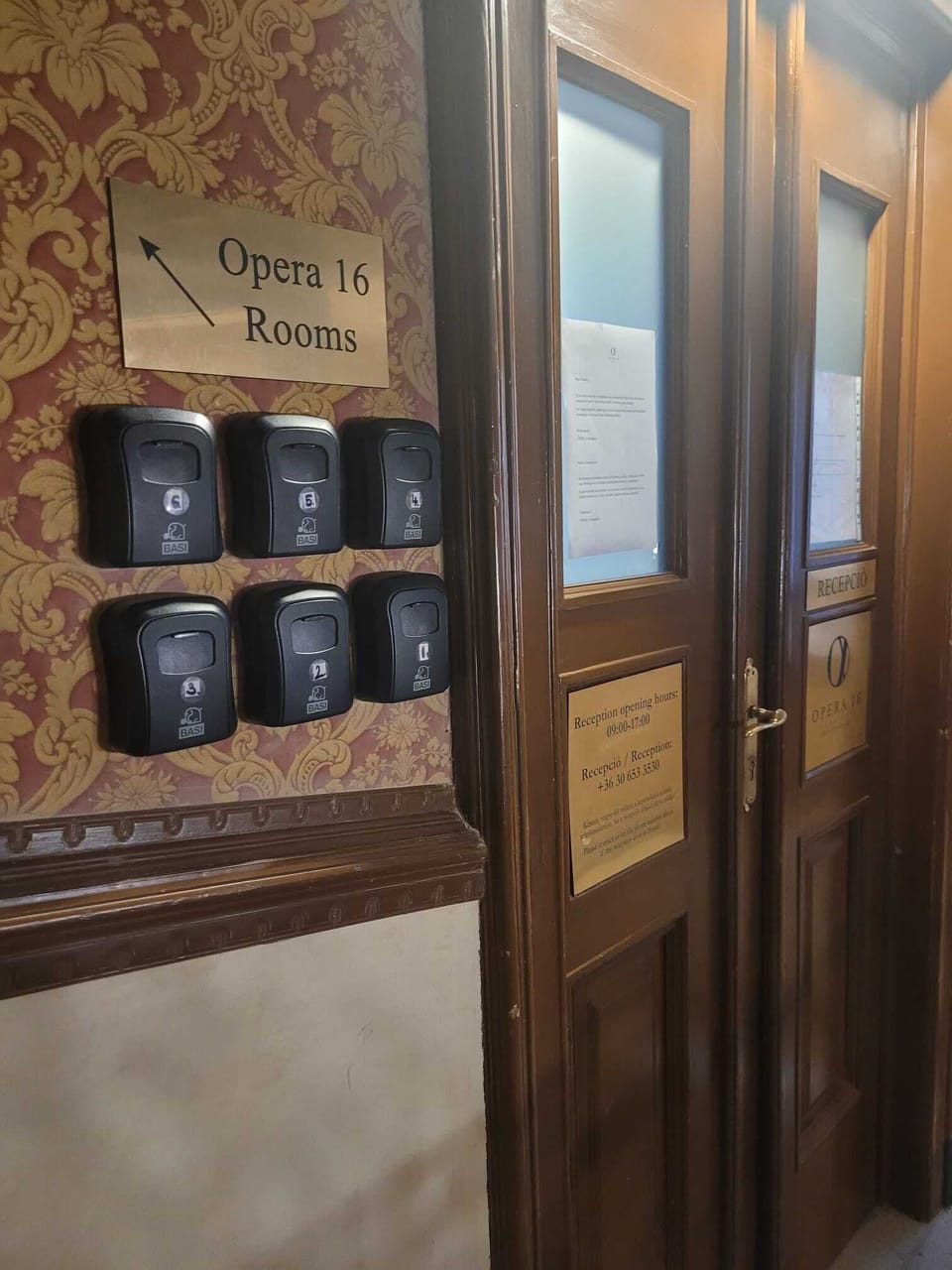 OPERA16 Guestrooms Bed and Breakfast in Budapest