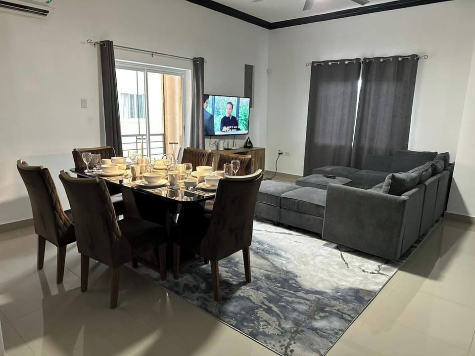 Apartment, 2 Bedrooms, Terrace, City View | Dining room